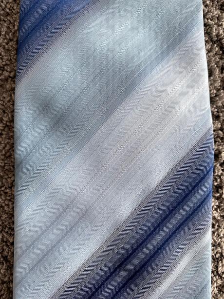 Modrá pánska kravata, 