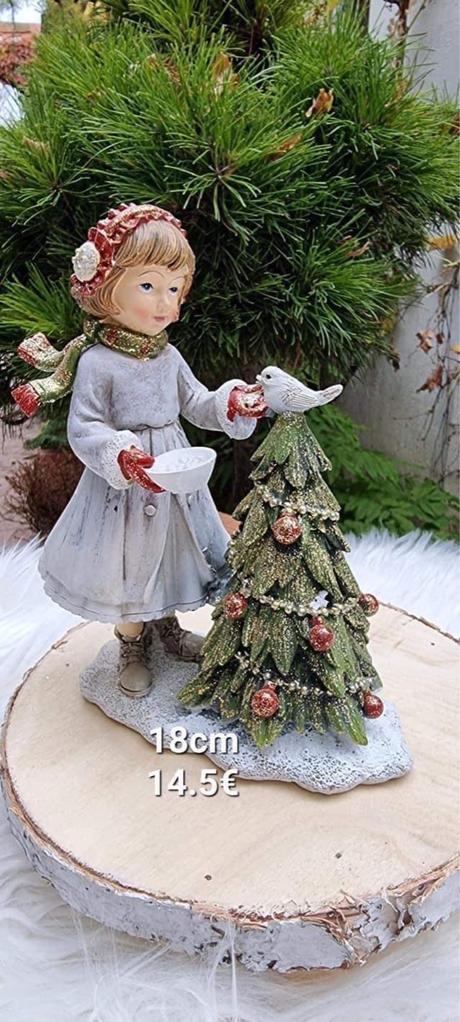 Dievčatko so stromčekom,