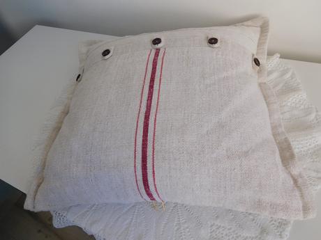 Vankúše menšie , vačšie, podlhovasté,, 