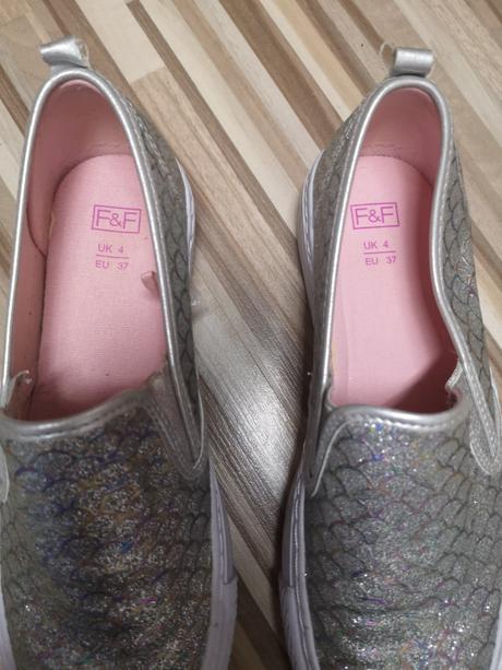 Dámske topánky - vsuvky, 37