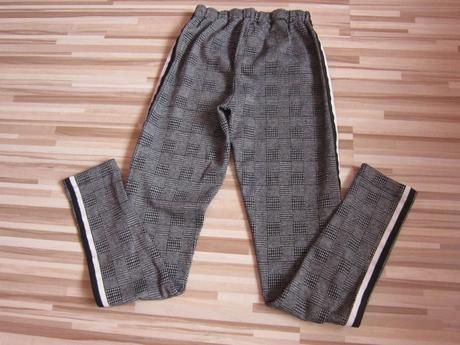 Leginy trošku hrubšie, 146