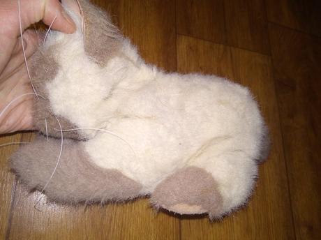 Interaktivna mačička mrauci, pradie, hybe nohami, 