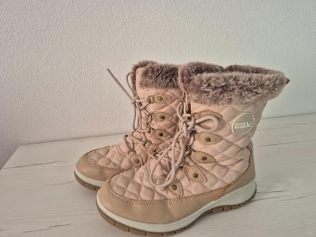 Dievcenske snehule, 39