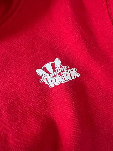 Červená mikinka, 146