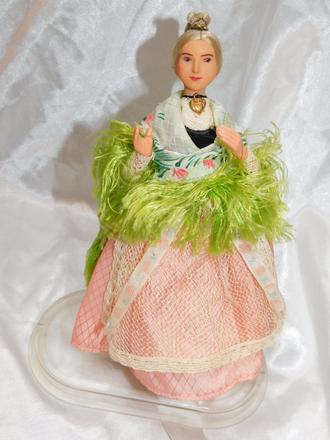 Retro bábika v kroji, 