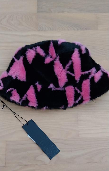 Klobuk karl lagerfeld, 