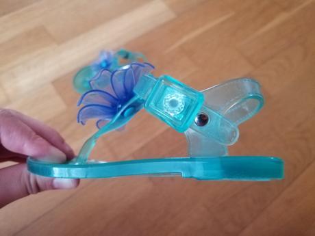 Zelené sandálky, 22