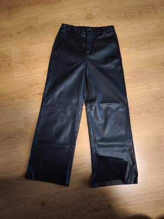 Koženkové nohavice, 134