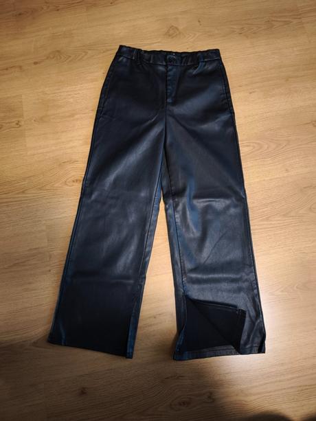 Koženkové nohavice, 134