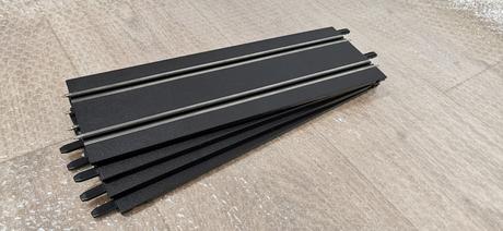 Predám diely na autodráhu carrera go , d 143, 