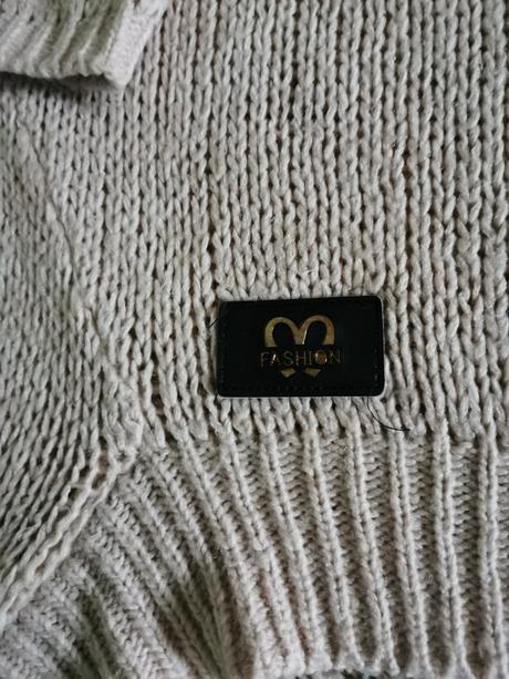 Krásny dámsky svetrík, 