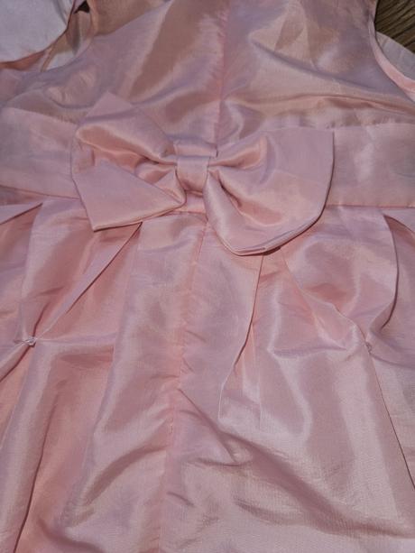 Krasne ružové saty, 116