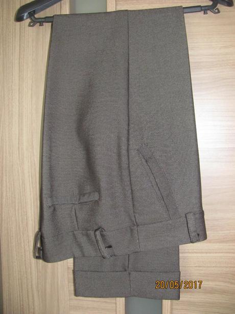 Nohavicový kostým, 38