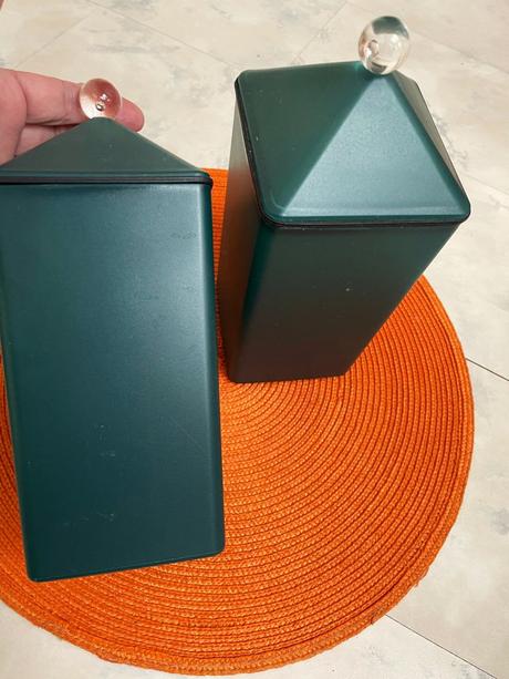 Plastové dekoratívne dózy / 2 ks, 