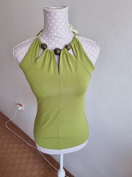 Jablkovozelený top vertus s korálkami 38, 38