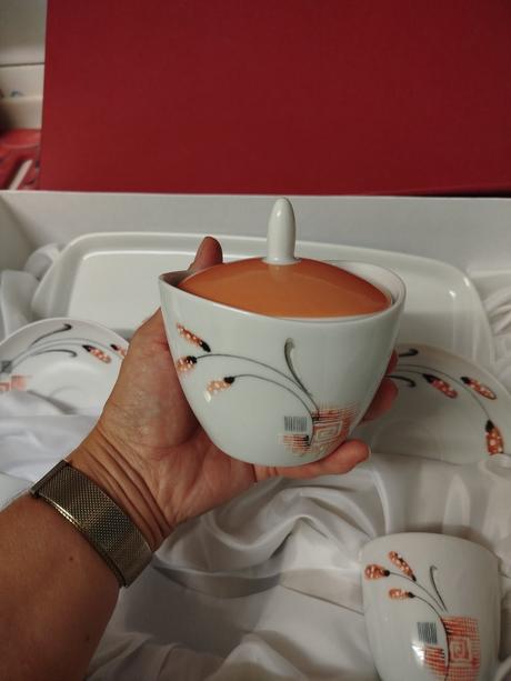 Nová súprava karlovarského porcelánu,