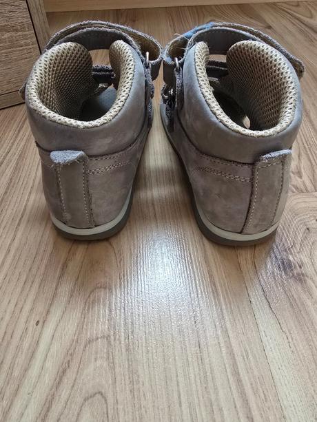 Ortopedické sandále, 33