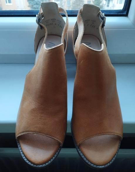 Celokožené sandále, 38