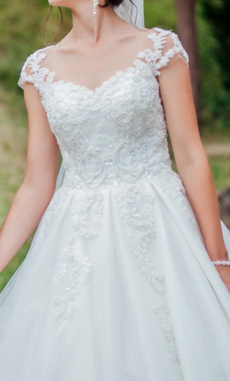 Krasne spoločenske šaty, s