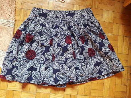 Sukna s kvetmy, evie,44