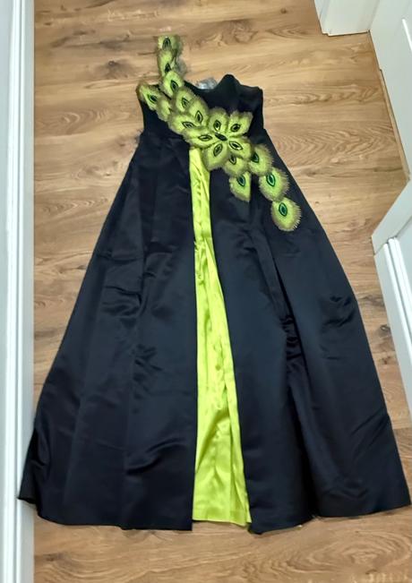 Plesové spoločenské šaty s aplikáciou s-m, m