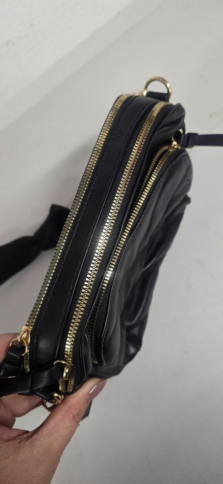 Cierna crossbody kabelka, 