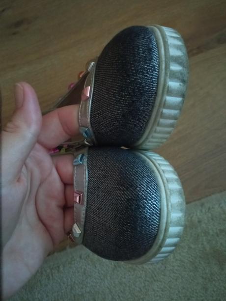 Riflové balerínky, 32