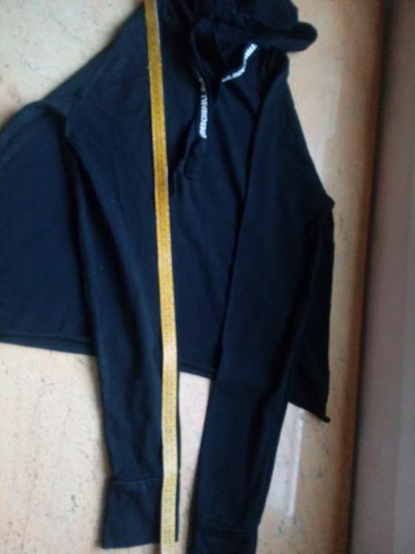 Tenšia krátka mikina s kapucňou, s