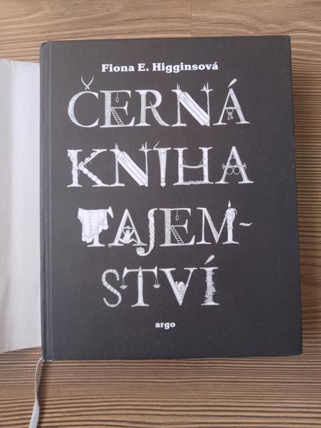 Fiona e. higginsová - černá kniha tajemství, 