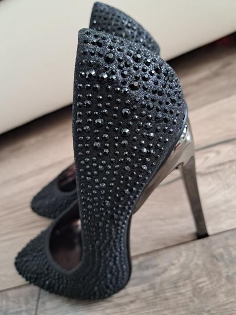 Čierne lodičky na vysokom podpätku s kamienkami, 36