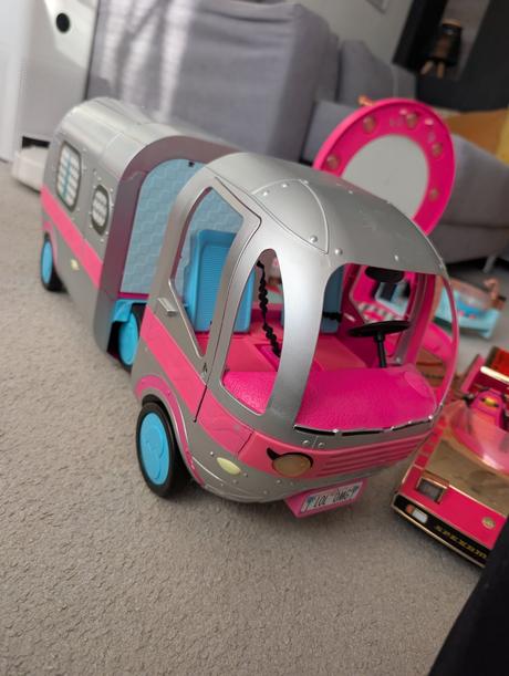 Lol karavan, auto, kufrík beauty salón,