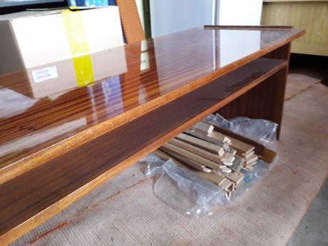 Lakovany konferencny stolik, 