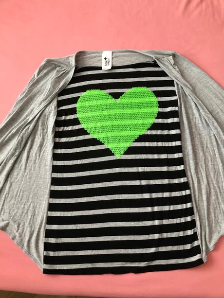 Tričko so srdiečkom, c&a,146