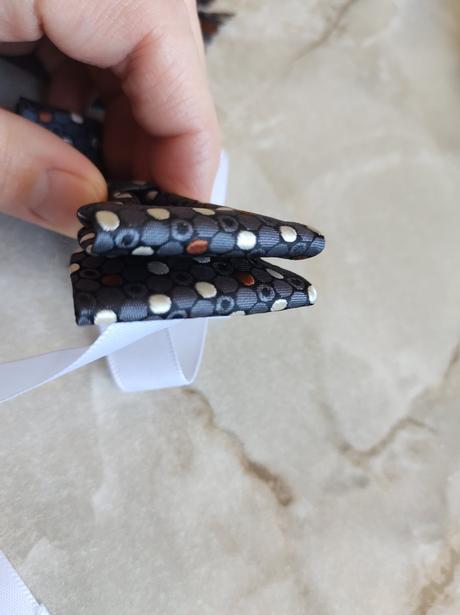 Motýlik s vreckovkou k saku, s