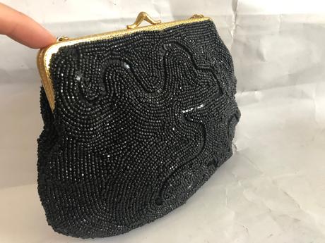 Vintage starozitna krasna kabelka posita koralikmi,