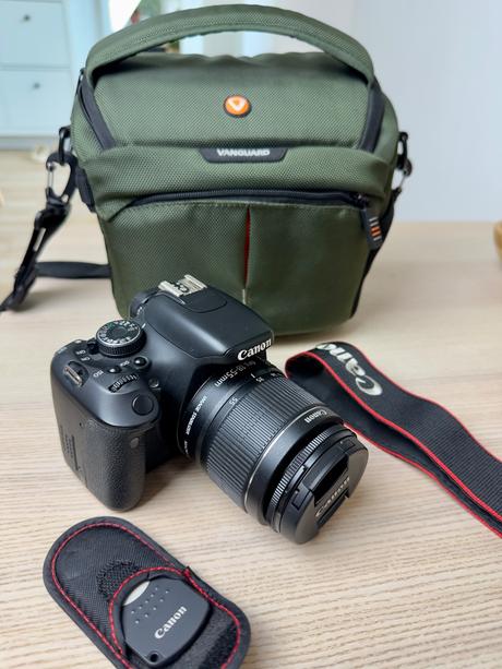 Canon 600d + objektív canon efs 18-55 a príslušens, canon