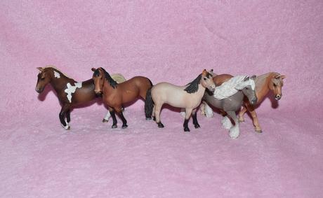Schleich koníky poškodené,