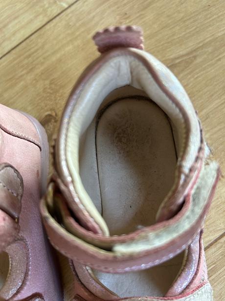 Supinaované kožené sandáliky, 23