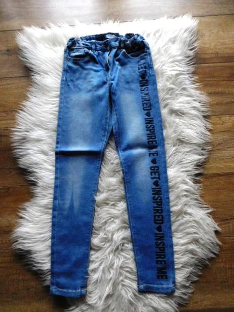 Trendy moderné riflicky uzky strih super stav, 146