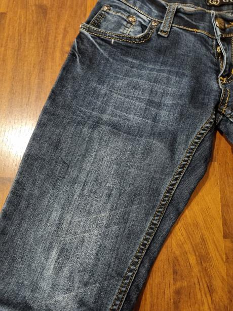 Tmavé elastické rifle, 32