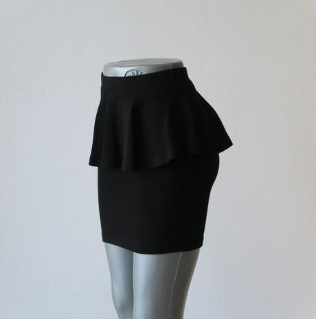 Elegantná čierna peplum sukňa puzdrový stri, bershka,s