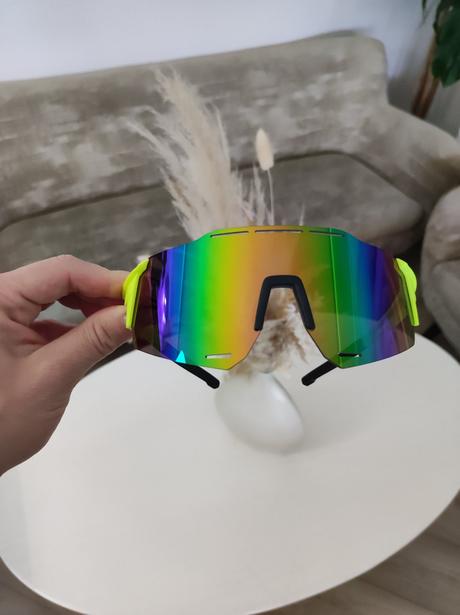 Športové slnečné okuliare,