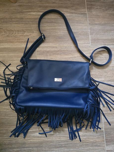 Kabelka so strapcami, 