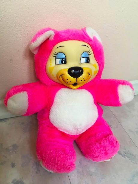 Veľký plyšový macík, 