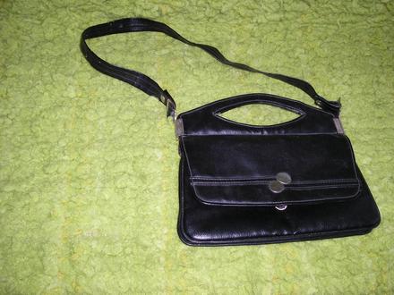 323. čierna kabelka, 