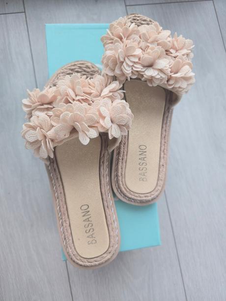 Béžové šľapky, 36