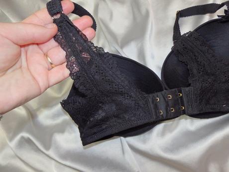 Kvalitná čierna podprsenka, 60d