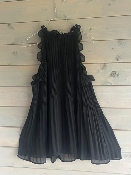 Luxusný čierny plisovaný top, zara,s