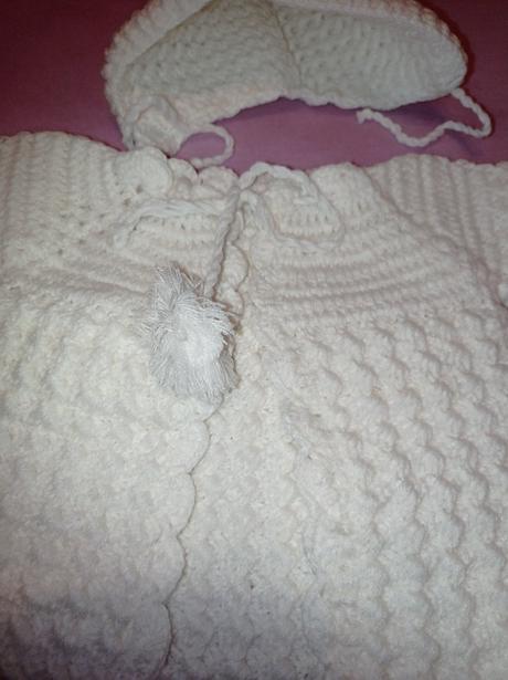 Pletený komplet čiapka a svetrik nove, 56