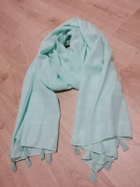 Šatka so strapcami, 